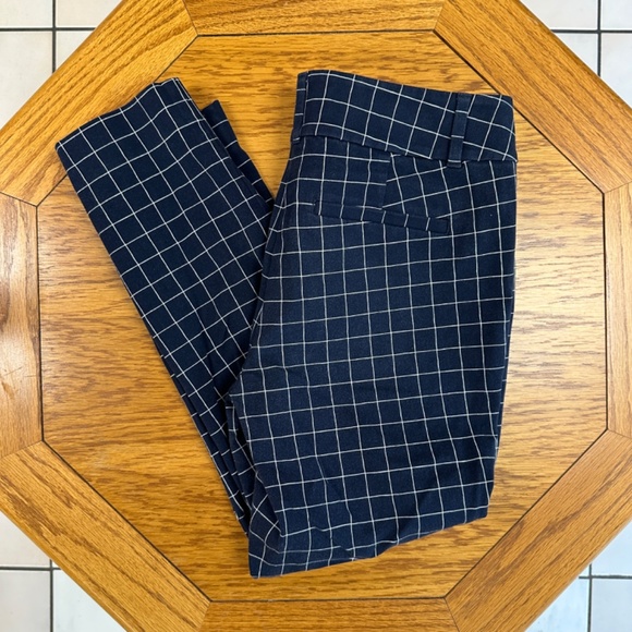 LOFT Pants - **LOFT* Petite Blue x White Square Pattern Skinny Ankle Pants Size 6P
